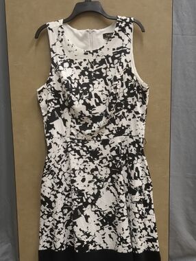 Lux II Black & White Abstract Floral Fit & Flare Dress - Plus Size 16 - Pockets!